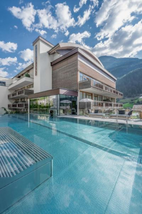 Гостиница Bergland Design- und Wellnesshotel  Зёльден